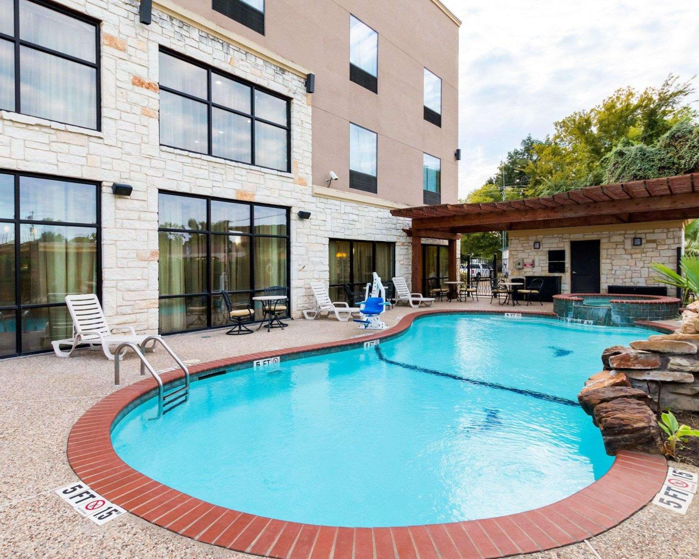 Baymont By Wyndham Jewett Hotel Exterior photo