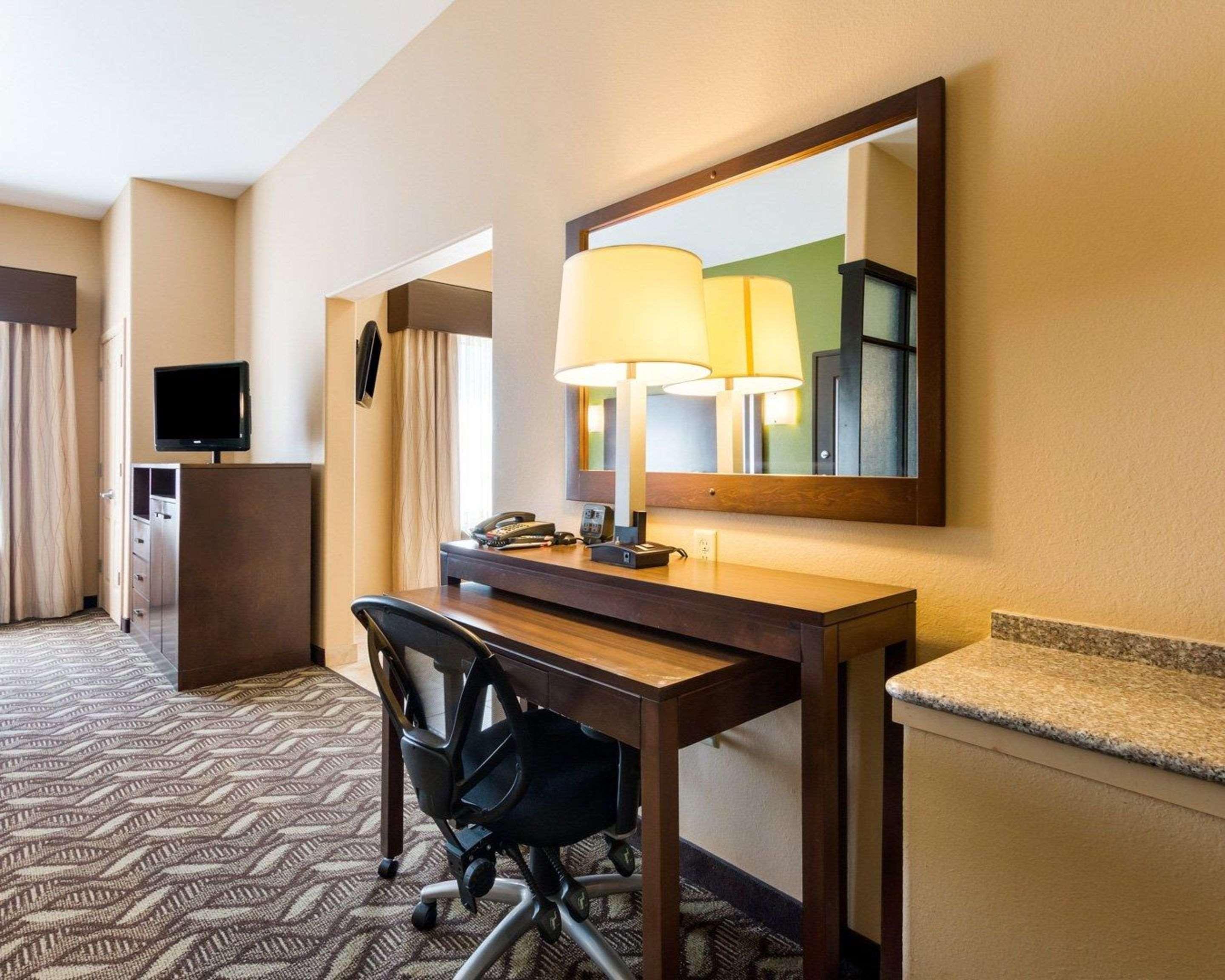 Baymont By Wyndham Jewett Hotel Exterior photo
