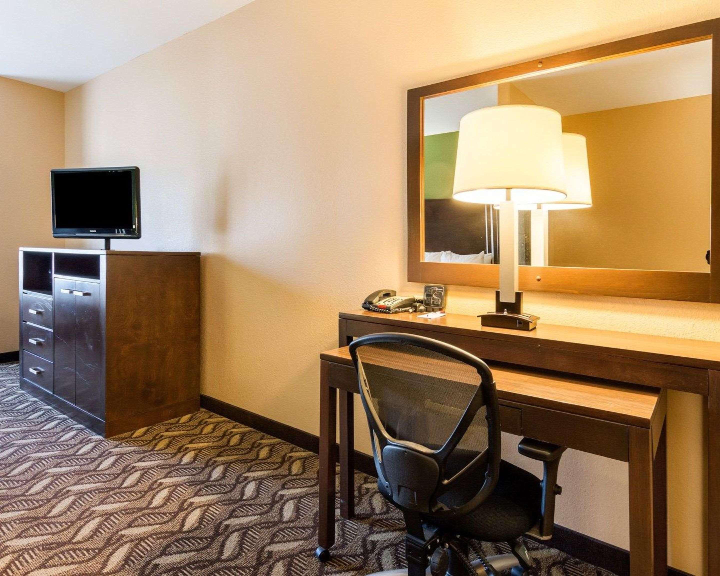 Baymont By Wyndham Jewett Hotel Exterior photo