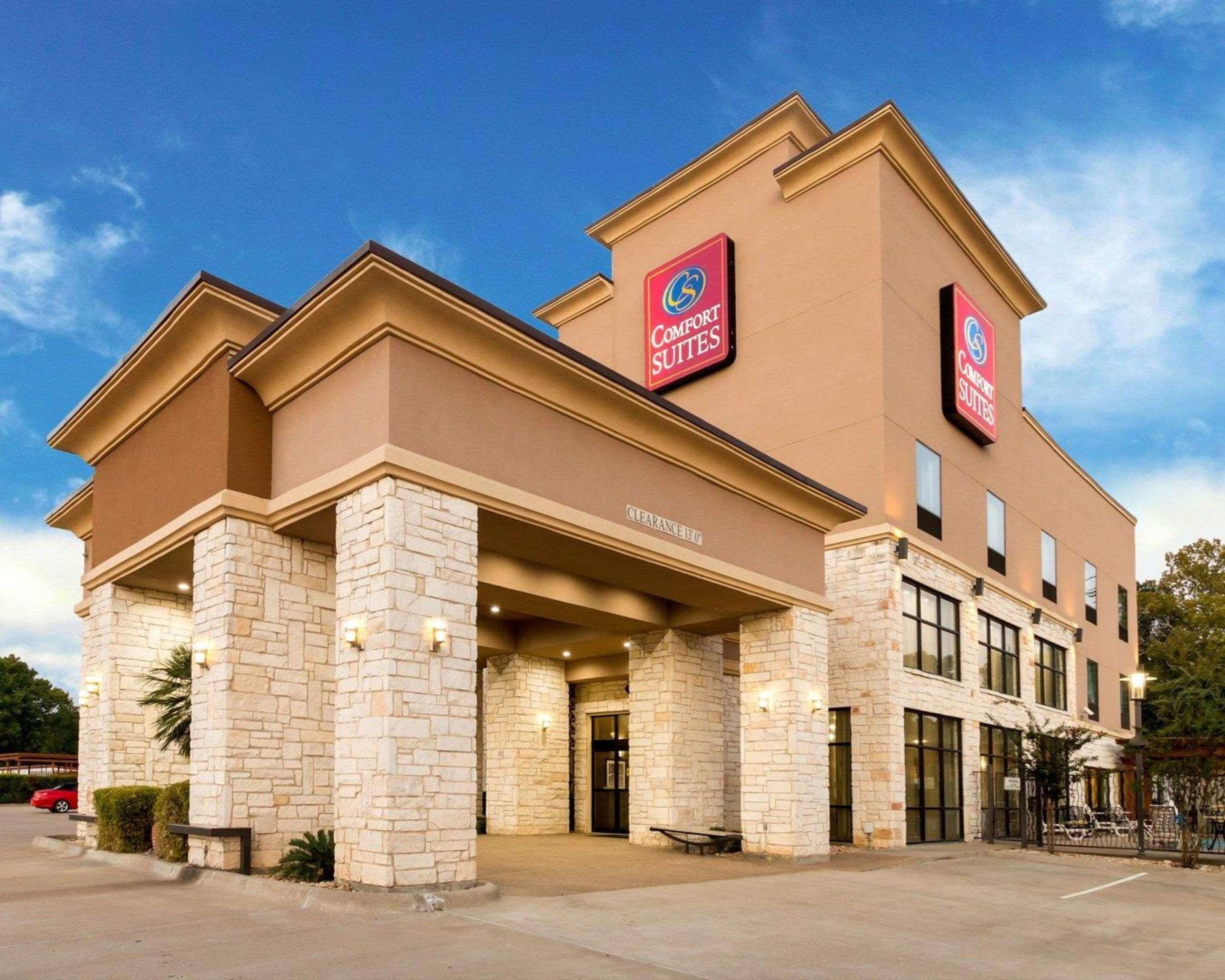 Baymont By Wyndham Jewett Hotel Exterior photo
