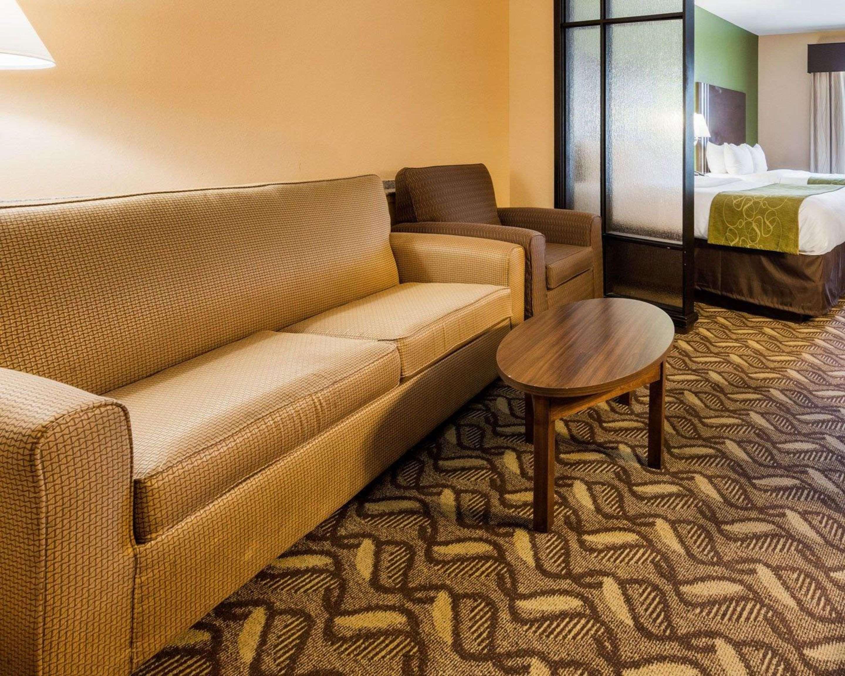 Baymont By Wyndham Jewett Hotel Exterior photo