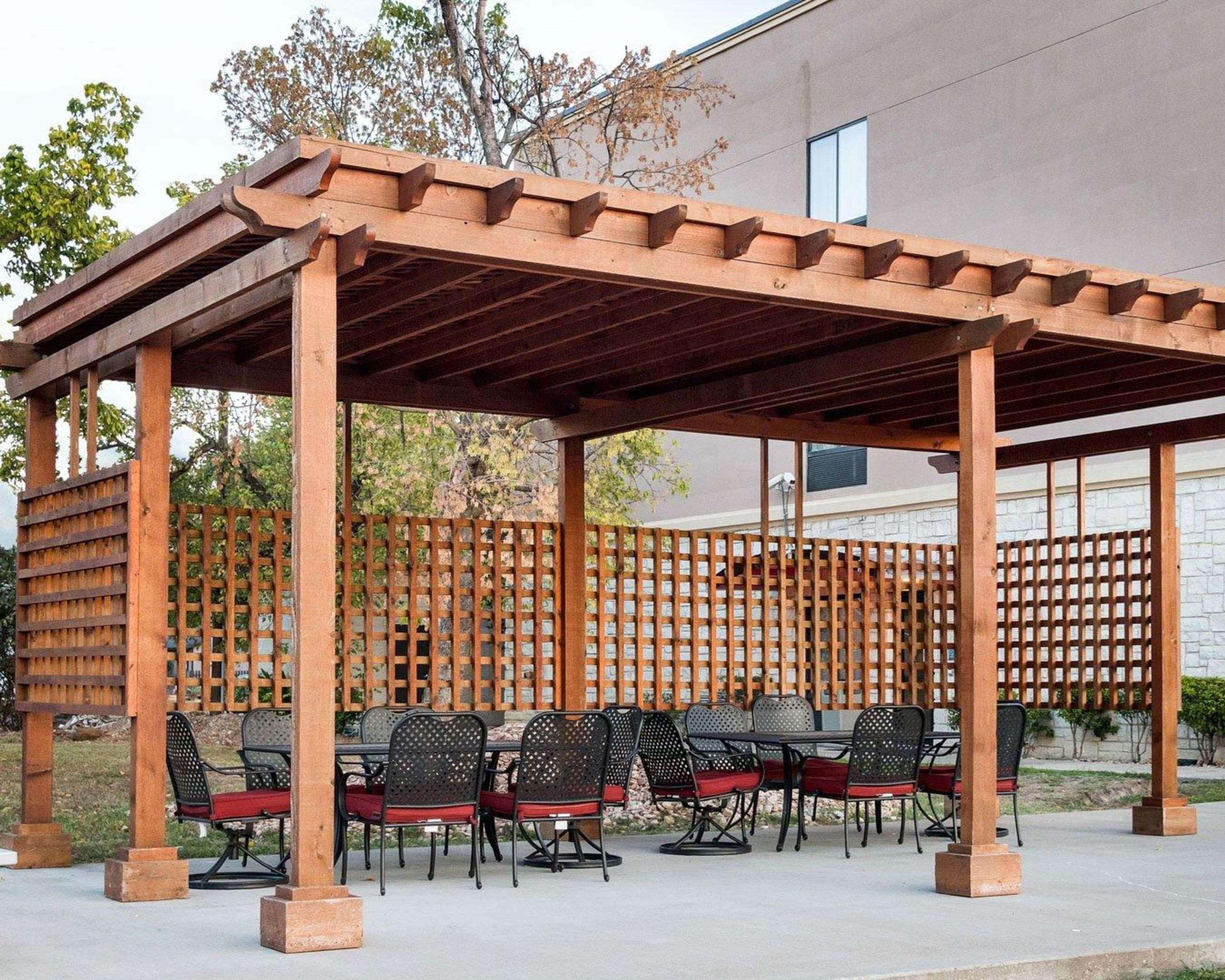 Baymont By Wyndham Jewett Hotel Exterior photo
