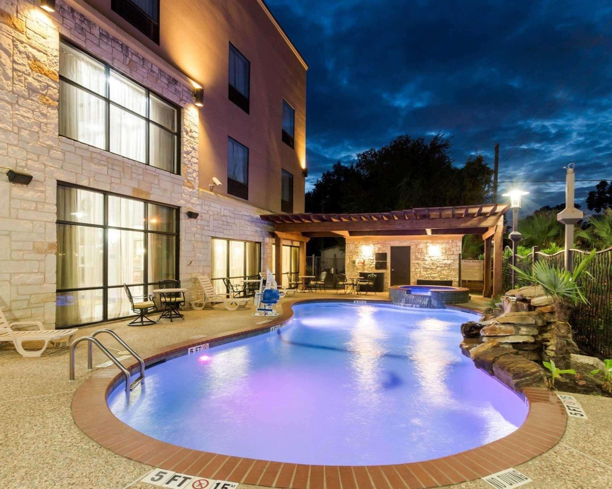 Baymont By Wyndham Jewett Hotel Exterior photo