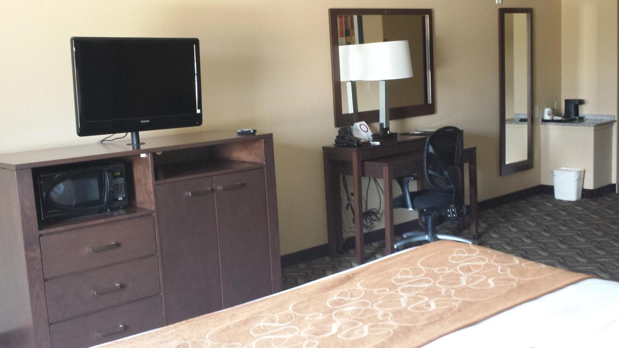 Baymont By Wyndham Jewett Hotel Room photo