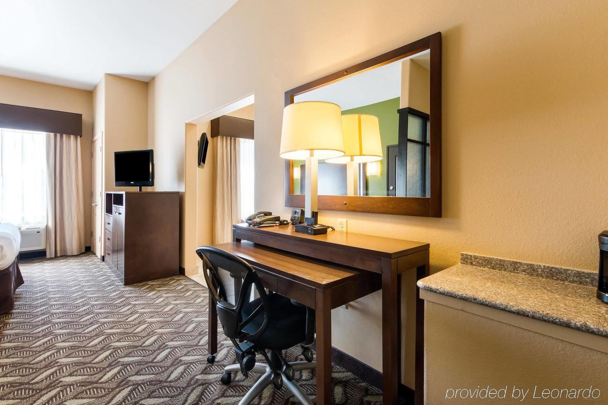 Baymont By Wyndham Jewett Hotel Exterior photo